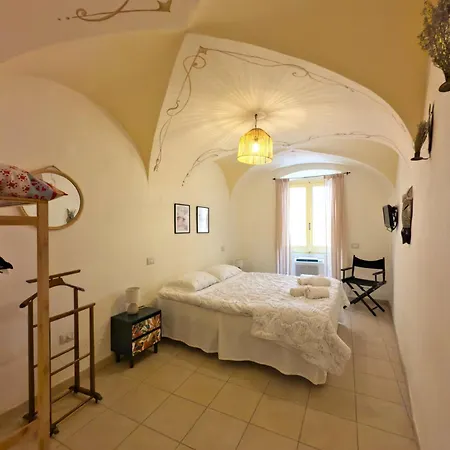 Sardinian Gallery Seminario * بوسا